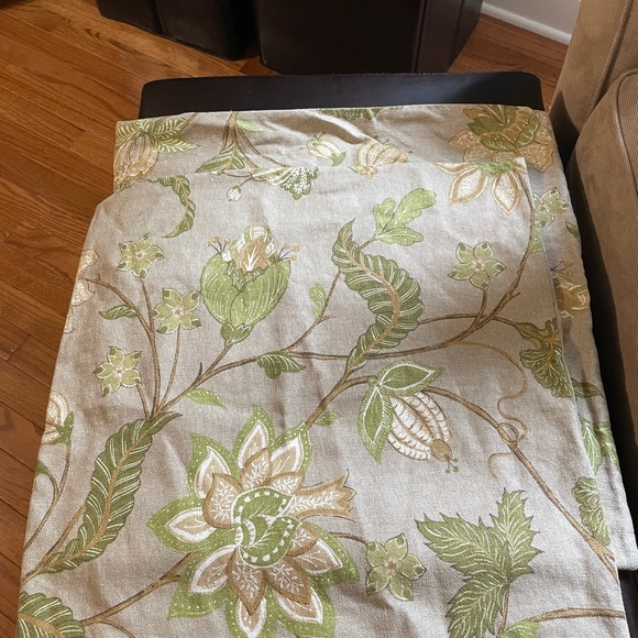 Set of 2 Pottery Barn Pillow Covers 20” x 20” - Picture 4 of 4